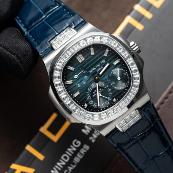 Patek Philippe Nautilus 5724G Replica Watch Blue GRF 40mm
