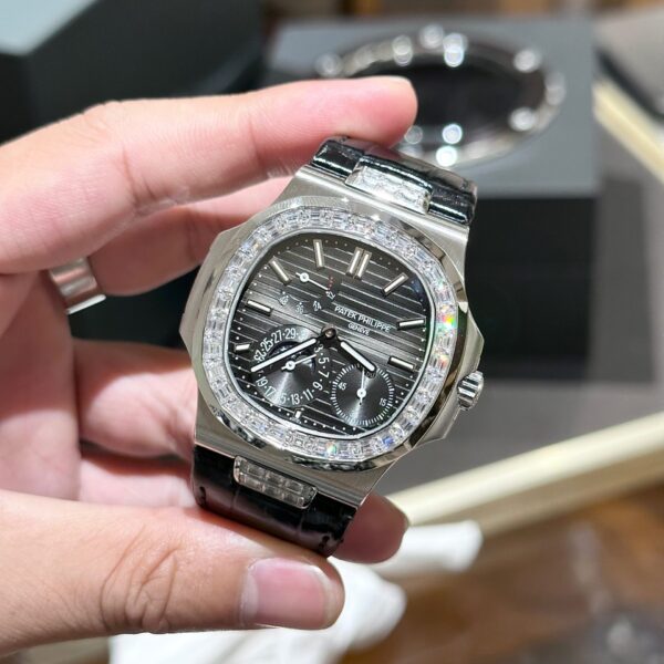 Patek Philippe Nautilus 5724G Replica Watch Gray Dial GRF 40mm