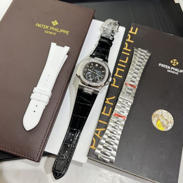 Patek Philippe Replica Watch Nautilus 5724G Blue Dial Leather Strap 40mm