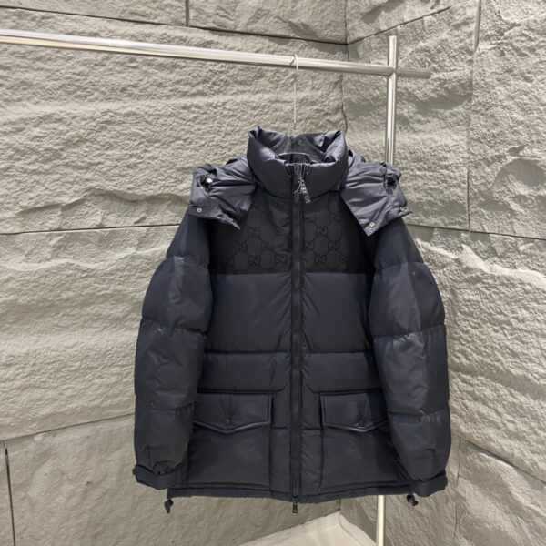 Gucci Men's Down Jacket (Size 33)