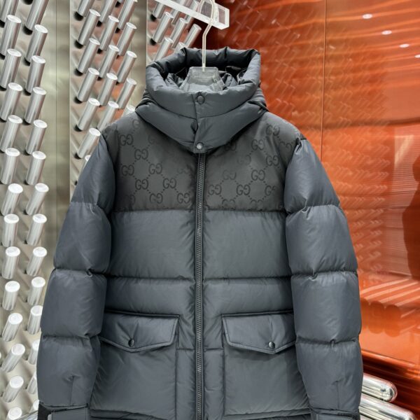 Gucci Men's Down Jacket (Size 18)