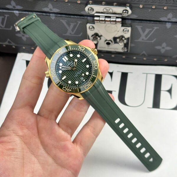 Omega Seamaster Diver 300M Replica Watches Dial Green VS Factory 42mm