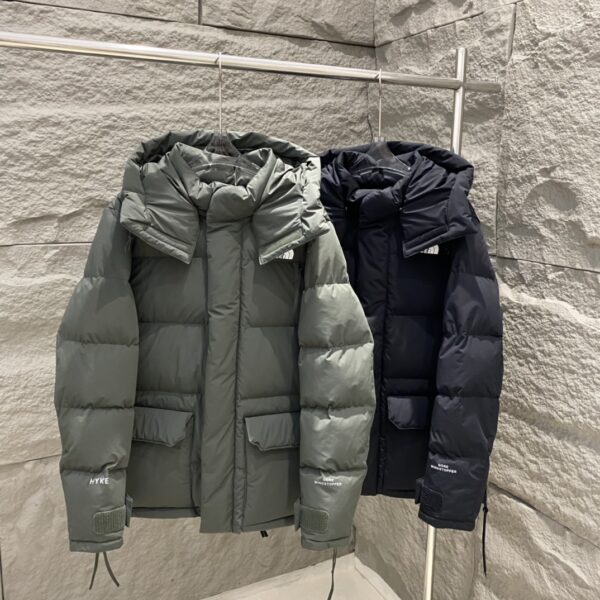 The North Face Men's Down Jacket (Size 33)