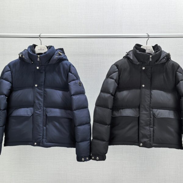 Moncler Men's Down Jacket (Size 37)