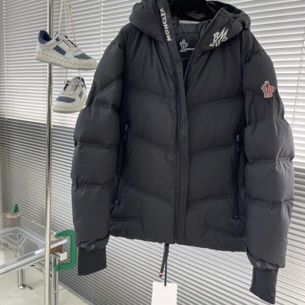 Moncler Men's Down Jacket (Size 18)