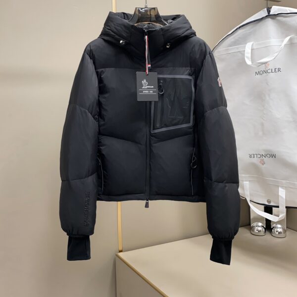 Moncler Men's Down Jacket (Size 41)