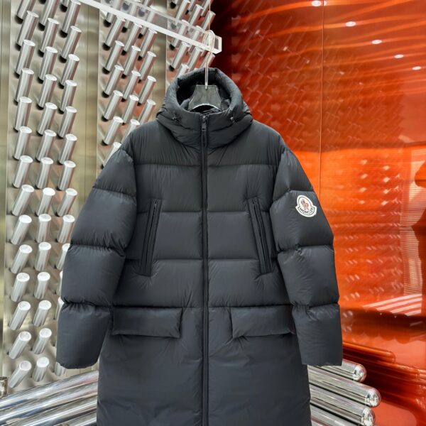 Moncler Unisex Down Jacket (Size 22)
