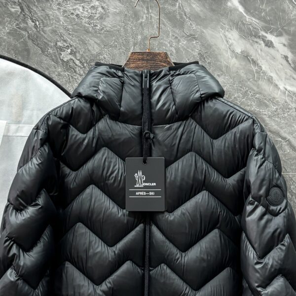 Moncler Men's Down Jacket (Size 9)