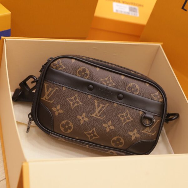 Louis Vuitton LV Wearable Wallet Brown Crossbody Bag 11x18.5x6.5cm