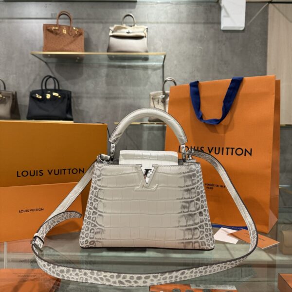 Louis Vuitton Capucines Crocodile White Tibet Like Auth 27cm Bag