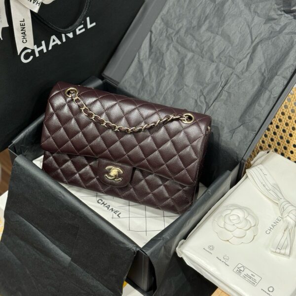 High-Quality Chanel Classic Replica Leather Bag with Gold Lock 25cm