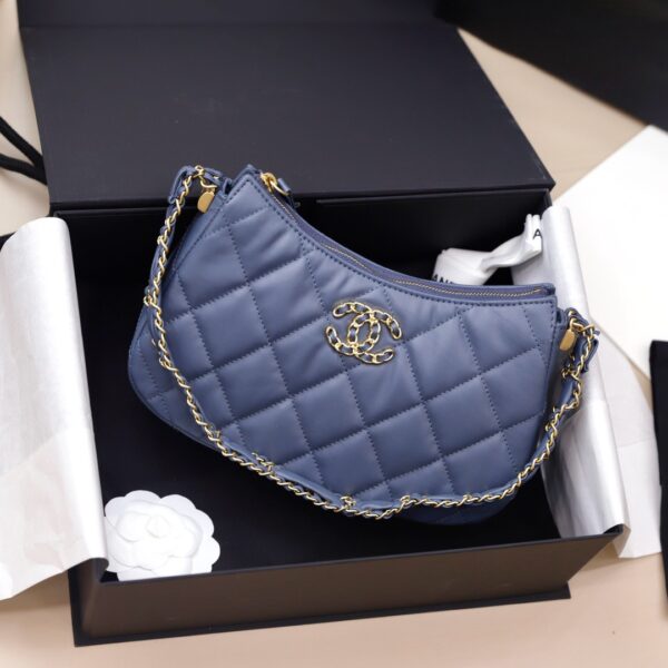 Chanel Hobo Women's Blue Handbag with Gold Lock 23x13x5cm