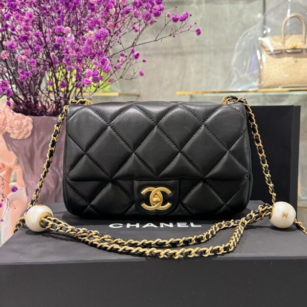 Chanel Women's Black Pearl Handbag with Gold Lock Super Premium 20cm