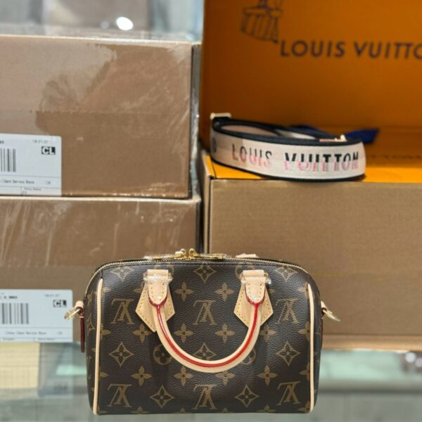 Louis Vuitton LV Speedy Bandouliere Monogram Pattern 20cm High-end Handbag