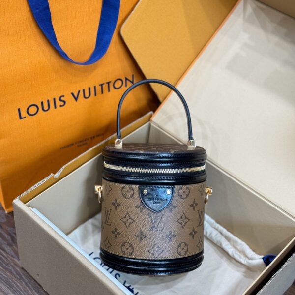 Louis Vuitton Cannes Women's Monogram Supreme Pattern Handbag 17x15cm
