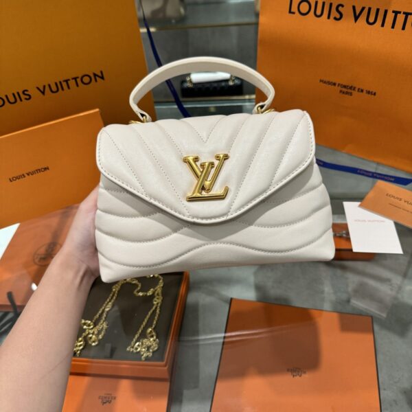 Louis Vuitton Hold Me White Milk Color Like Auth Bag 23x15x10cm