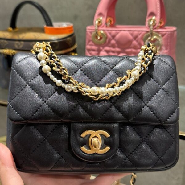 Women's Chanel Black Pearl Strap Bag Like Auth 20cm