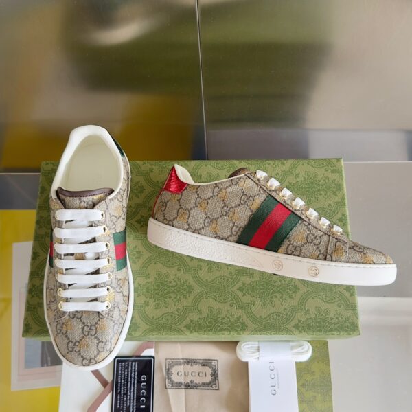 Gucci Classic Ace Series Embroidered Little Bee White Shoes