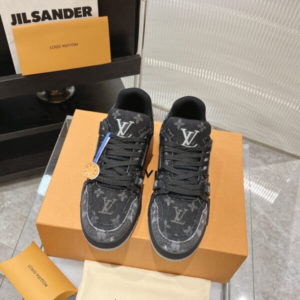 Louis Vuitton LV Trainer Sneakers