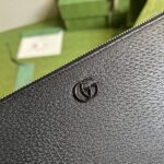 Gucci Calfskin Leather Gg Marmont Pouch 475317 - Image 5