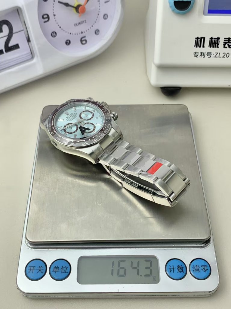 Replica-Rolex-Daytona-Ice-Blue-Diamond-weighted