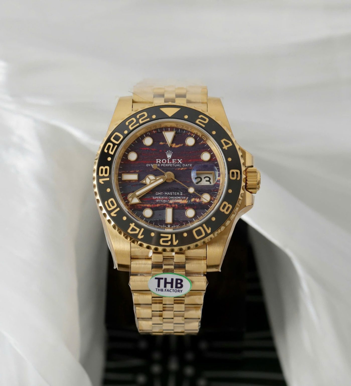 Dong-Ho-Rolex-GMT-Master-II-126718GRNR-Replica-11-Mat-Da-Mat-Ho-Xuong-THB-40mm-15-1399x1536 Rolex GMT-Master II 126718GRNR Tiger Eye Stone Dial THB Factory 40mm - Image 1